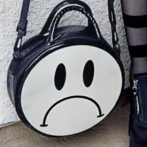 DO NOT BUY….SEARCHING FOR THIS BAG.